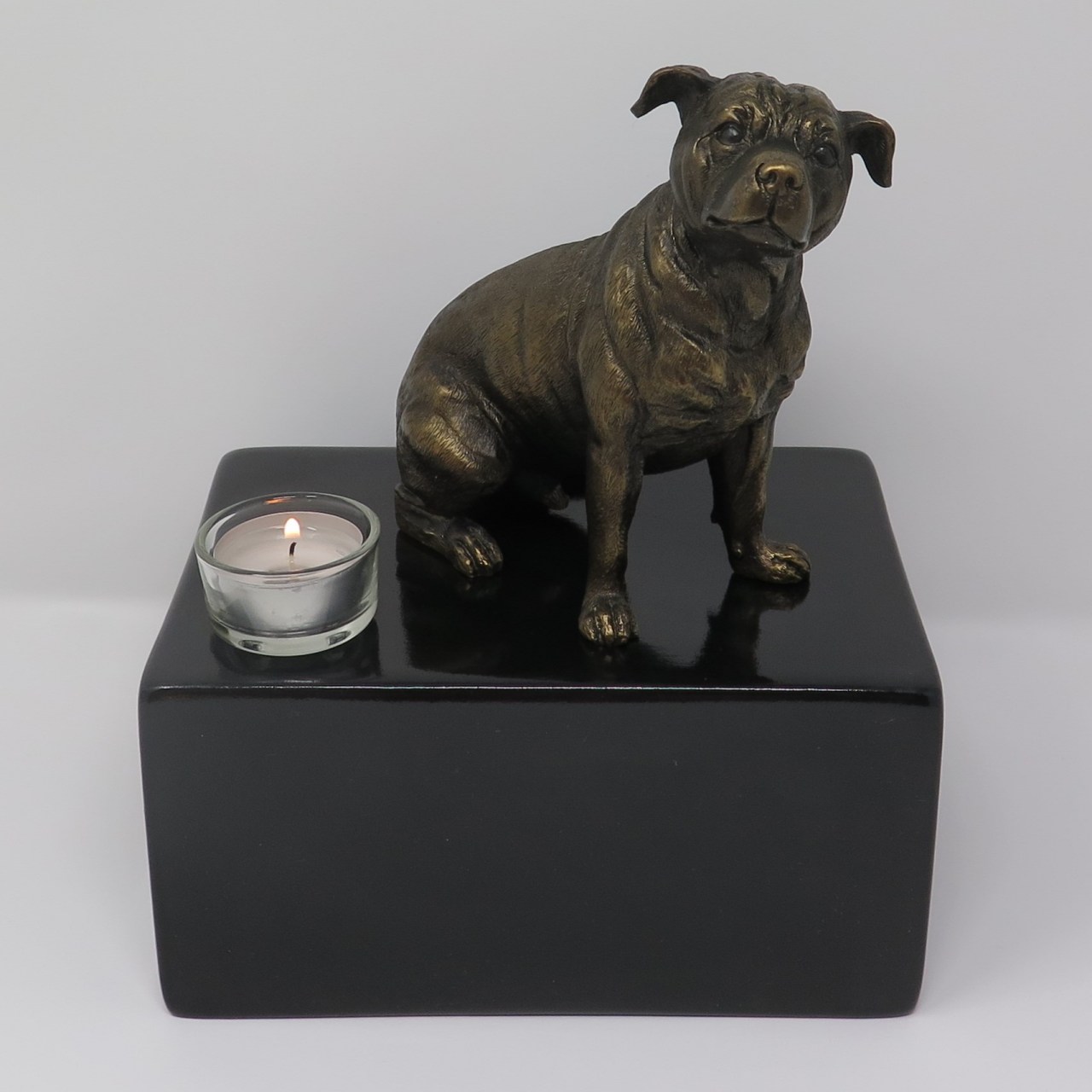 Staffordshire Bullterrier Urne mit Teelicht